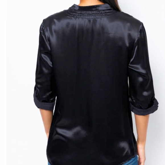 Shirt with V neck (size s ) long sleeve And Button - Picture 3 of 3